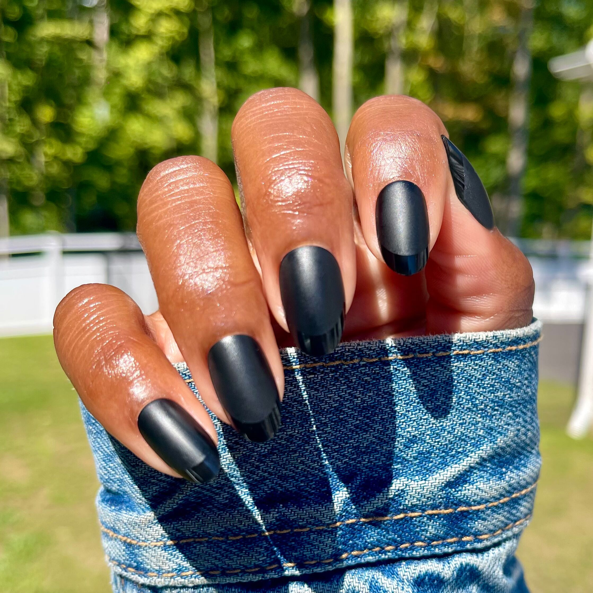 Glossy Tip Black French - Press-On | Medium | Oval