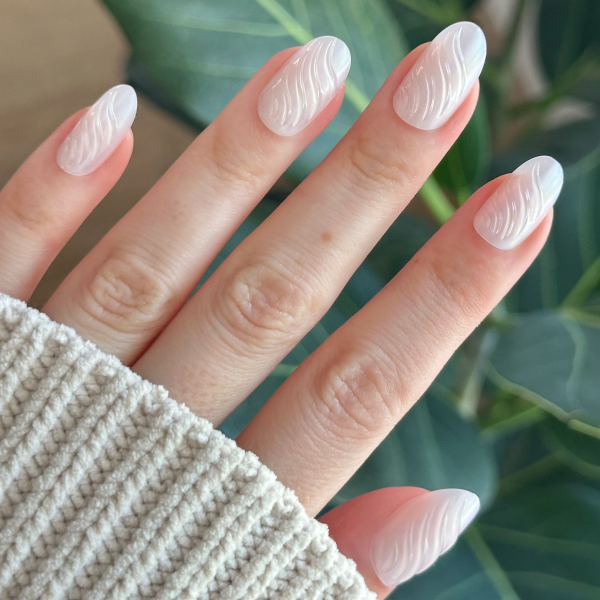 3D Milky Swirls - Press-On | Medium | Oval