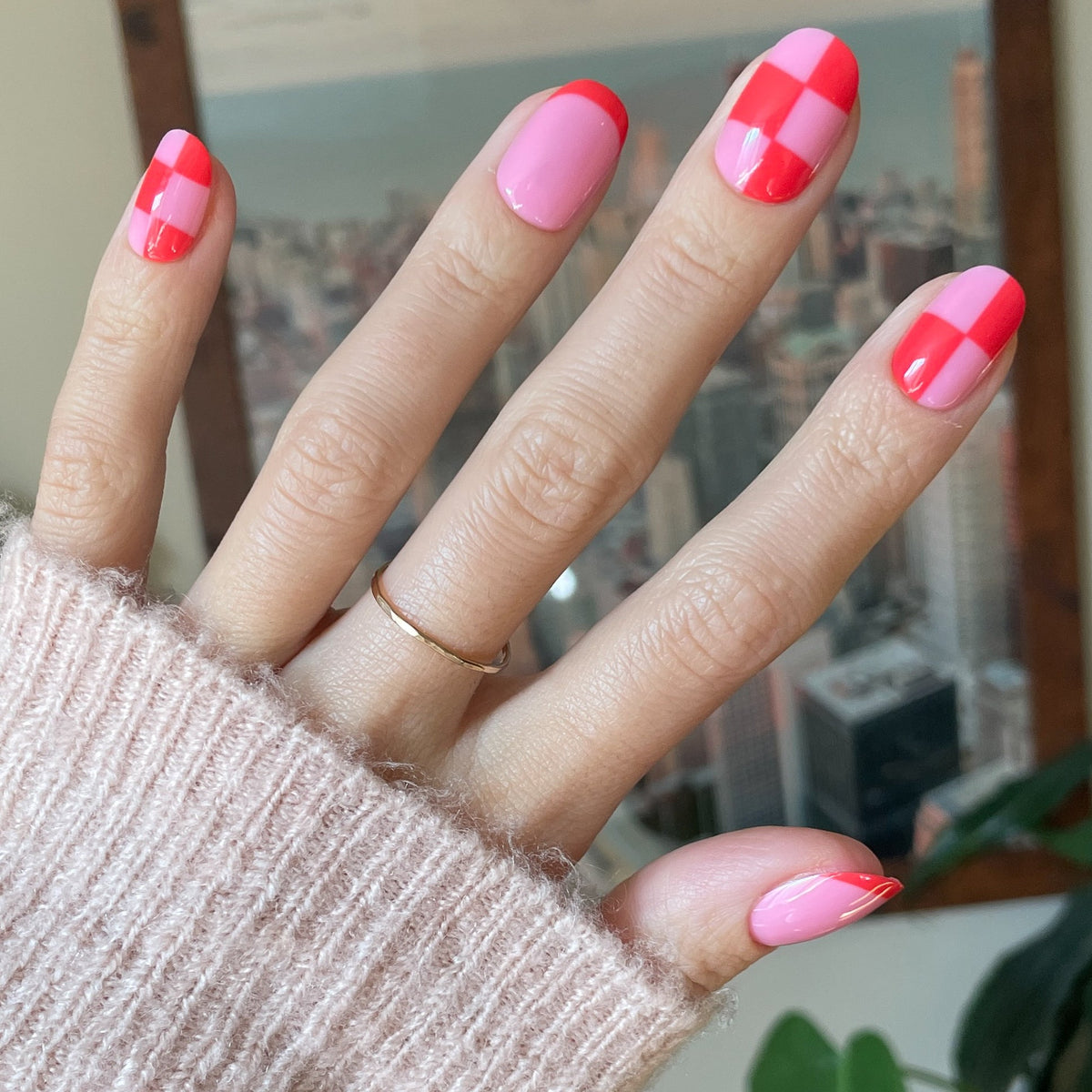 Pink Checker Party | Short | Round - Tab Press-On