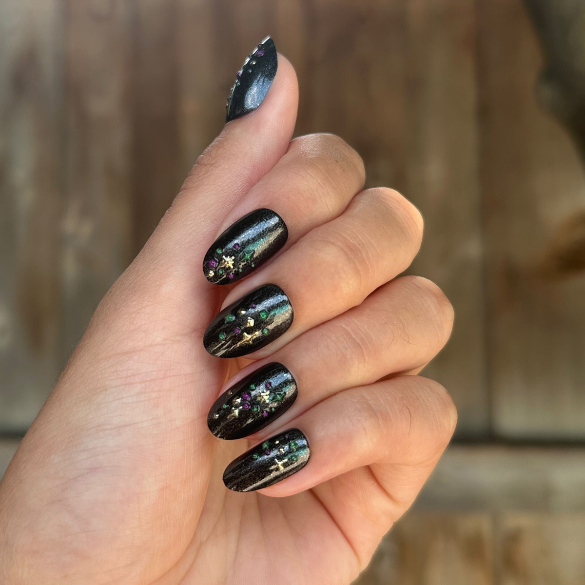 Black Velvet with Chrome Speckles - Press-On | Medium | Oval
