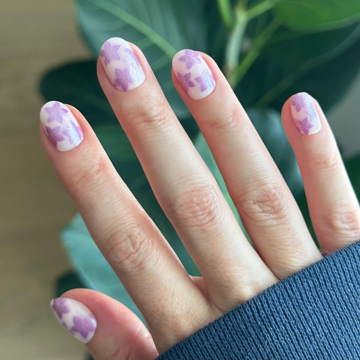 Chrome Petal Party - Press-On | Extra Short | Round