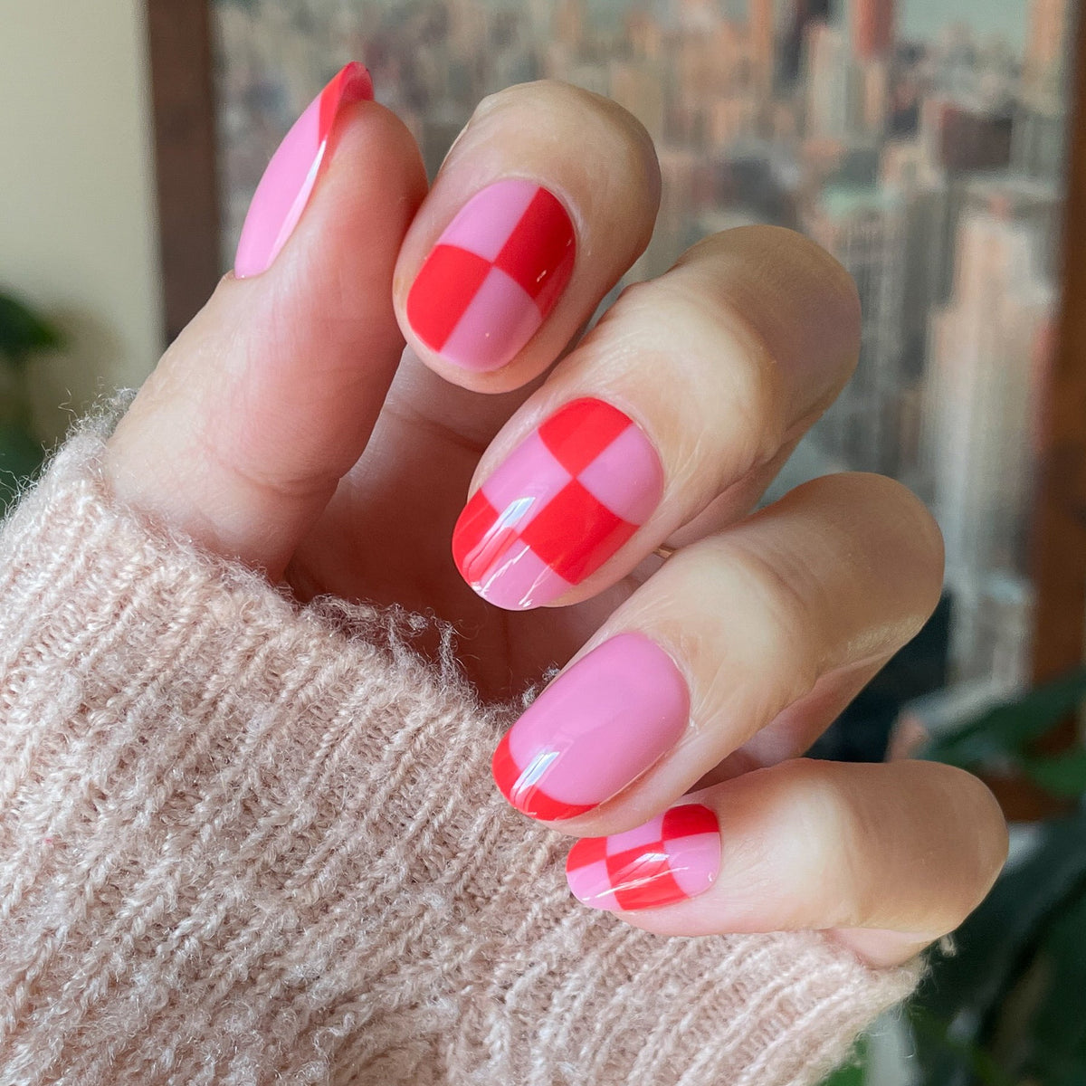 Pink Checker Party | Short | Round - Tab Press-On