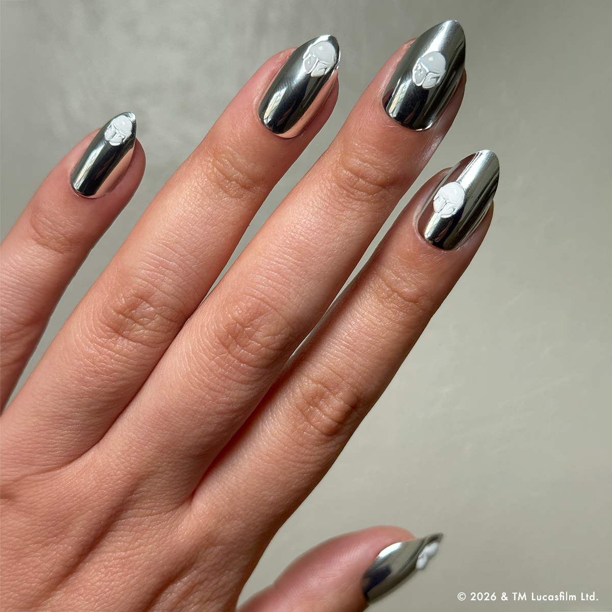 Dark Saber Holographic Chrome - Press-Ons | Medium | Almond