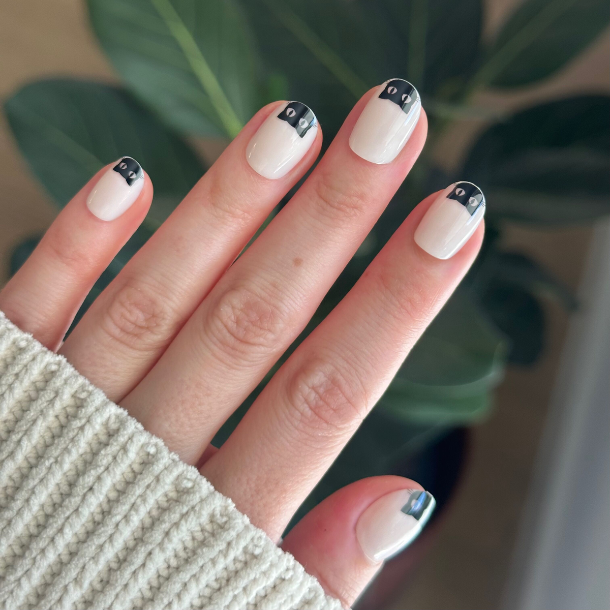 Peekaboo Cats - Press-On | Extra Short | Round