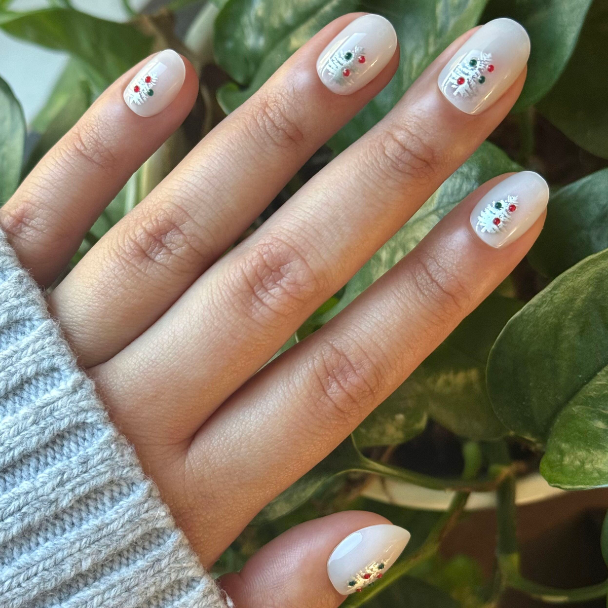 Snowy Trees with Puffy Ornaments - Press-On | Extra Short | Round